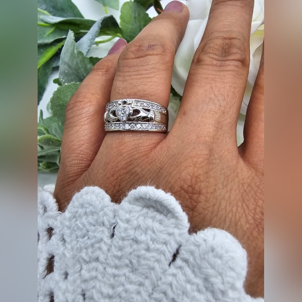 🥰 CLADDAGH BAND RING - Picture 3 of 6